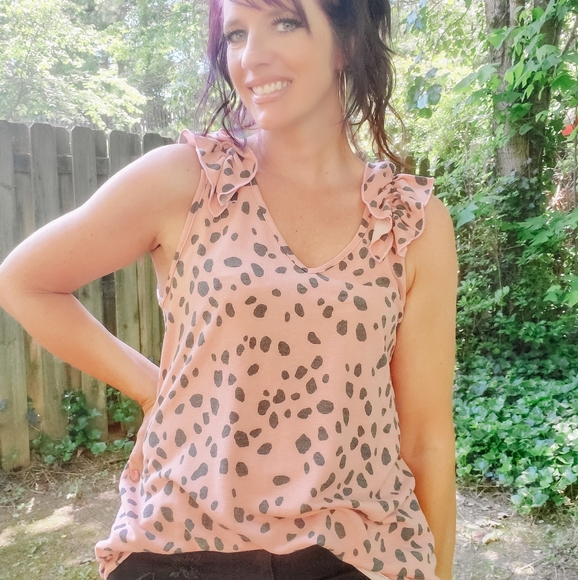 Spotted ruffle shoulder tank - Picture 4 of 5